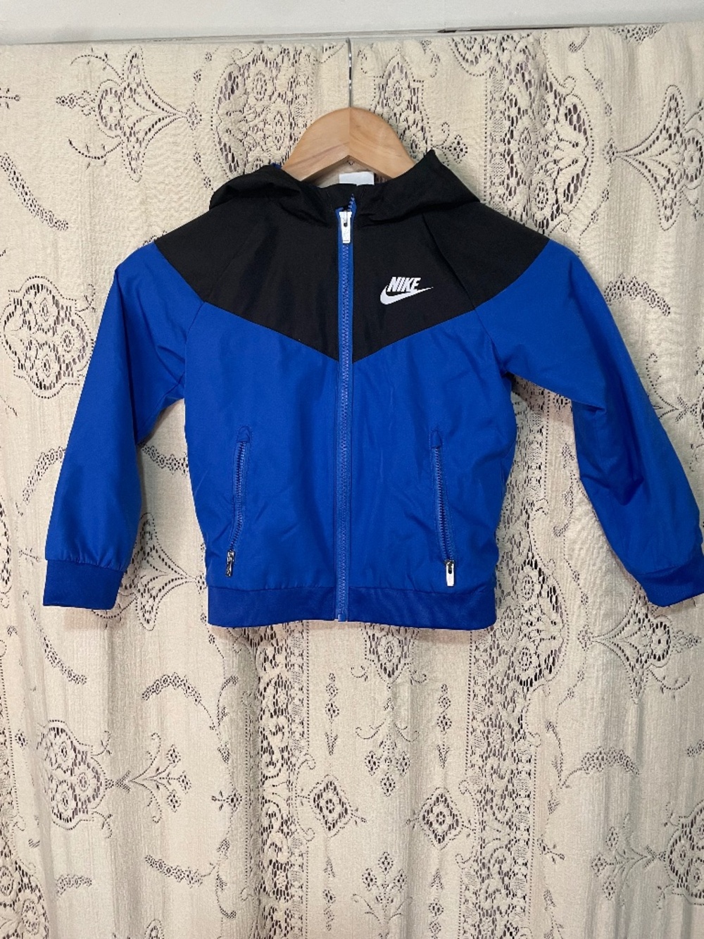 Nike: kids blue and black windbreaker full zip